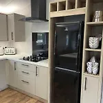 Black Moorhen Lodge With Hot Tub
